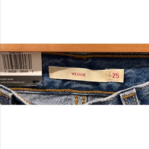 LEVI'S Wedgie High-Rise Jeans - Picture 3 of 7